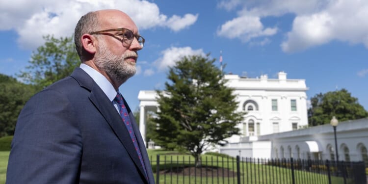 White House provides no firm timetable for federal worker layoffs during government shutdown