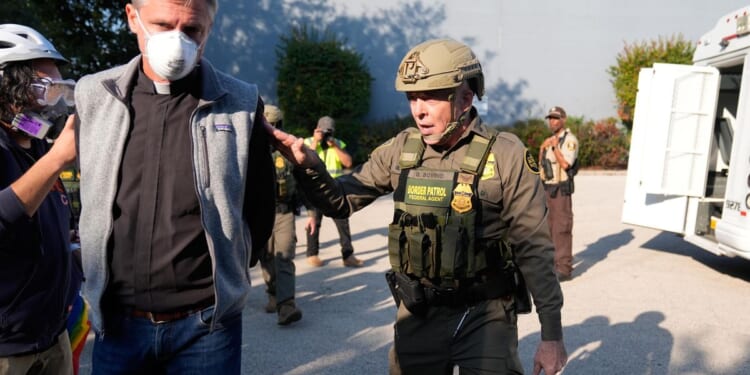 Trump to send 300 National Guard troops into Chicago after more violent clashes