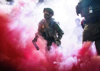 Chicago mayor signs executive order banning ICE from city property amid sanctuary showdown