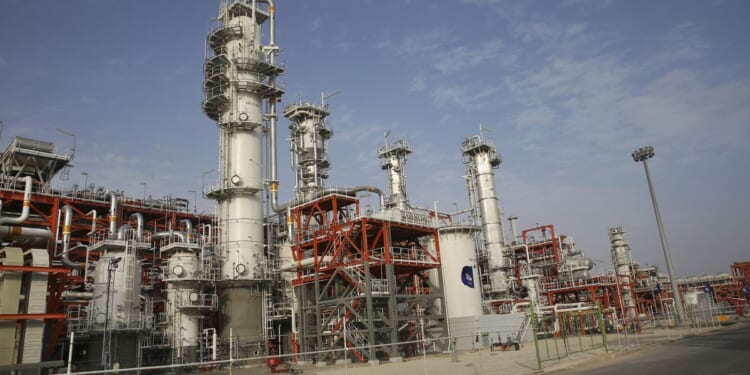 Treasury targets Iranian oil business as maximum pressure continues