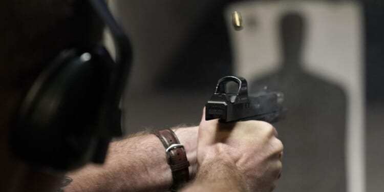 Illegal immigrant cop sparks debate about migrants' access to guns