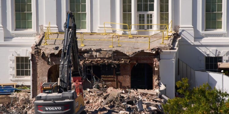 White House ballroom price tag increases to $300 million