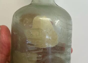 Bottle containing messages from two Australian World War I soldiers found on beach