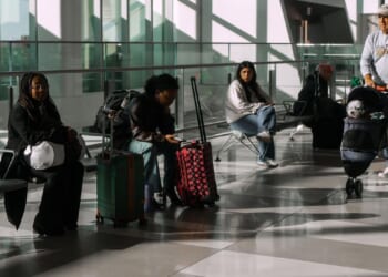 Flight gridlock slows Republicans aiming to reopen government