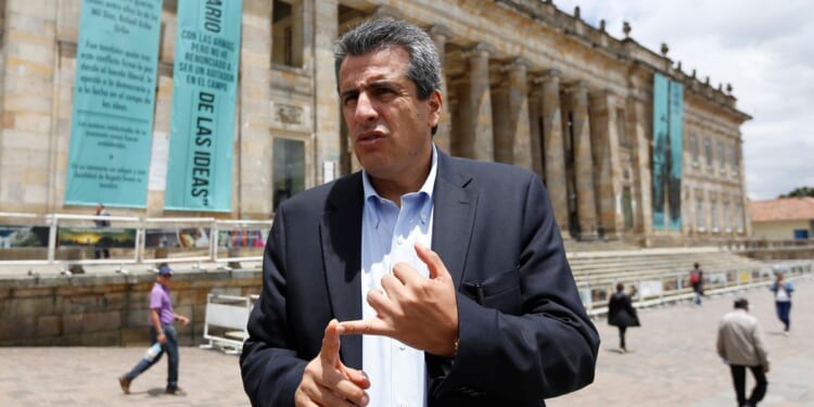 Colombian prosecutors charge 2 ex-Cabinet members of bribing lawmakers for their votes