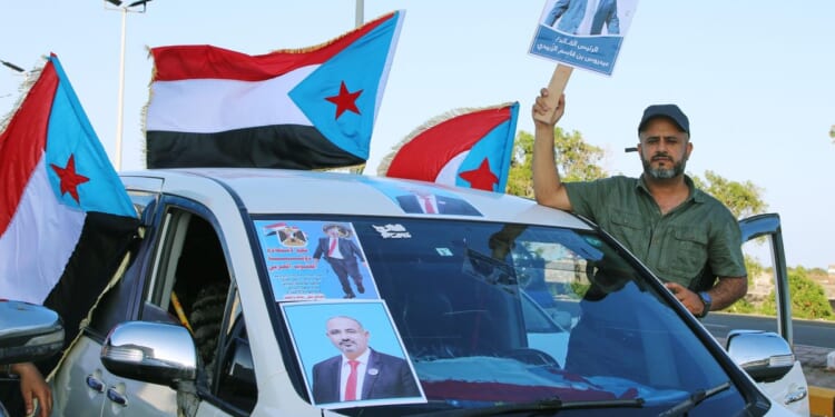 Saudi Arabia bombs Yemen over shipment of weapons for separatists that arrived from UAE