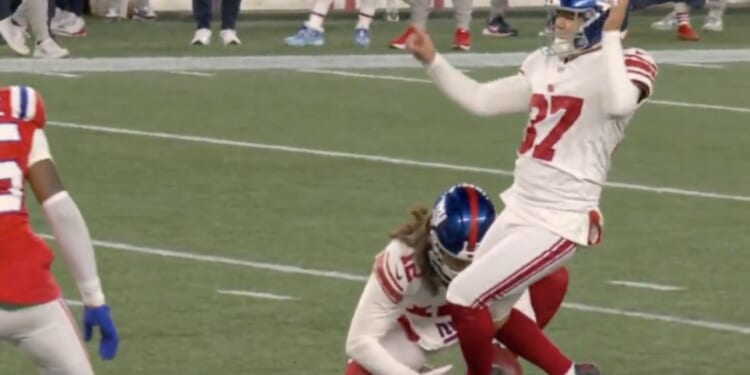 Giants Kicker's Bizarre Field Goal Blunder Leads to Confusion