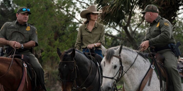 DHS closes out first year under Trump with record-low border numbers