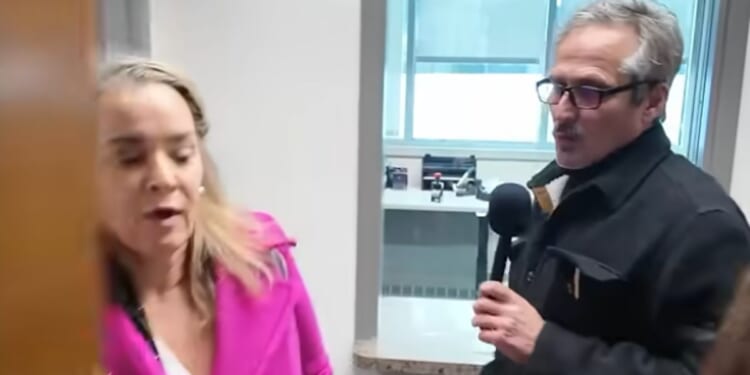 YouTuber Charlie LeDuff confronts accused embezzler Traci Kornak.