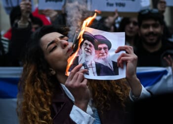 Lawmakers Tell Trump to Keep Pressuring Iran