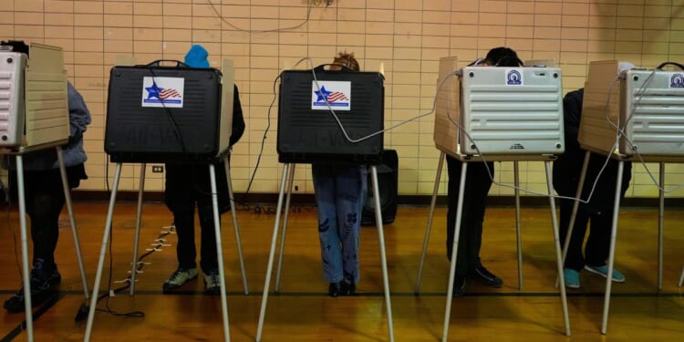 Former Illinois Republican Party chairman Don Tracy wins GOP primary for U.S. Senate seat