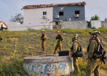 Iran warns U.S. against ground invasion, threatens to set troops on fire