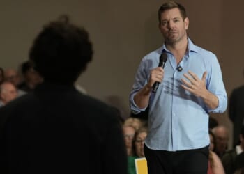 Facing separate scandals and mounting bipartisan criticism, two congressmen quit office