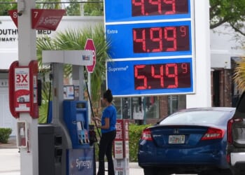 Gas prices top $4 a gallon as Strait of Hormuz stays closed