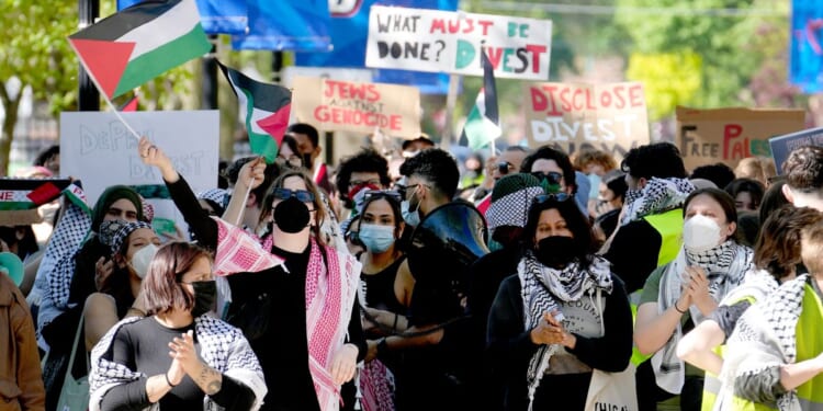 Conservatives rally against right-wing podcasters fueling antisemitism