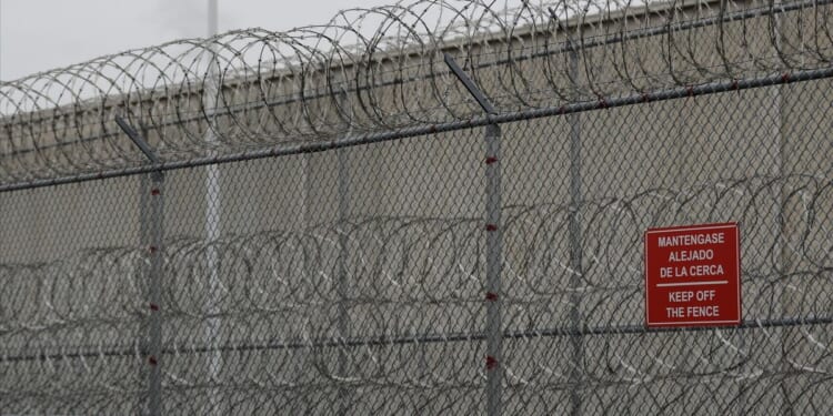 ICE failed to tell Justice Dept. it could reveal warrant to judge; murder suspect went free