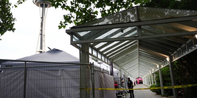 Shooting at a Seattle food festival leaves 2 dead and wounds 5, fire official says