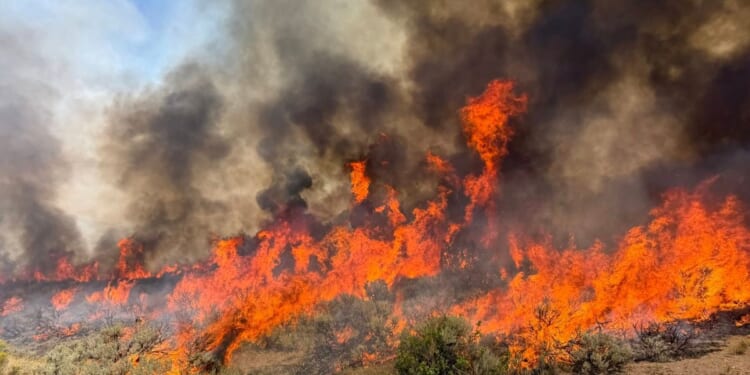 A helicopter battling a Utah wildfire crashes with no word on the 2 people aboard