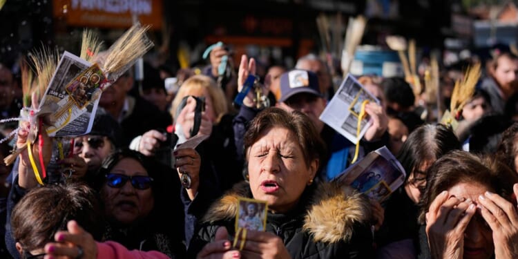 Argentines pray that Pope Leo’s visit alleviates their economic stress