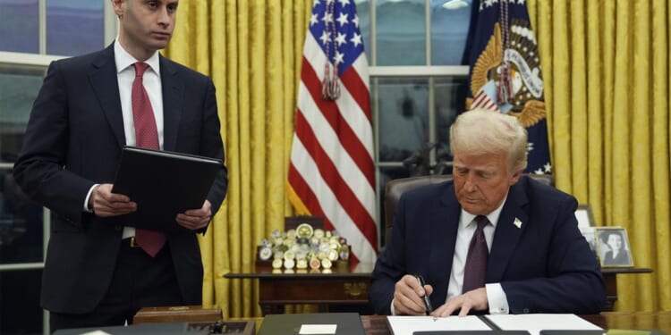 Trump taps longtime aide to be White House counsel