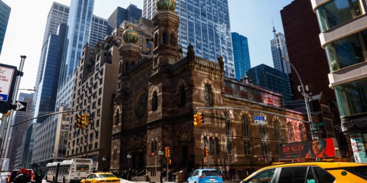Hate crime charges filed in Manhattan synagogue attack