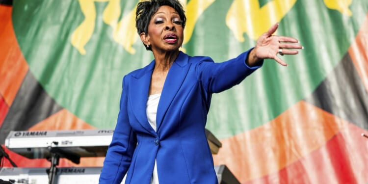 Gladys Knight to step back from performing after health concerns surface