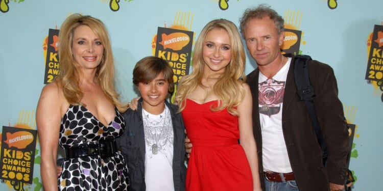 Lesley Panettiere, Jansen Panettiere, Hayden Panettiere, and Skip Panettiere arrive at Nickelodeon's 2008 Kids' Choice Awards held at UCLA's Pauley Pavilion on March 29, 2008, in Westwood, California.