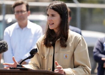 For members of Congress, a picture may soon join a thousand words