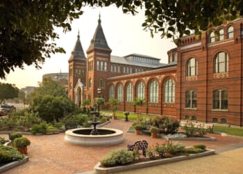 Smithsonian bypasses new site vote for Latino museum, stirs criticism