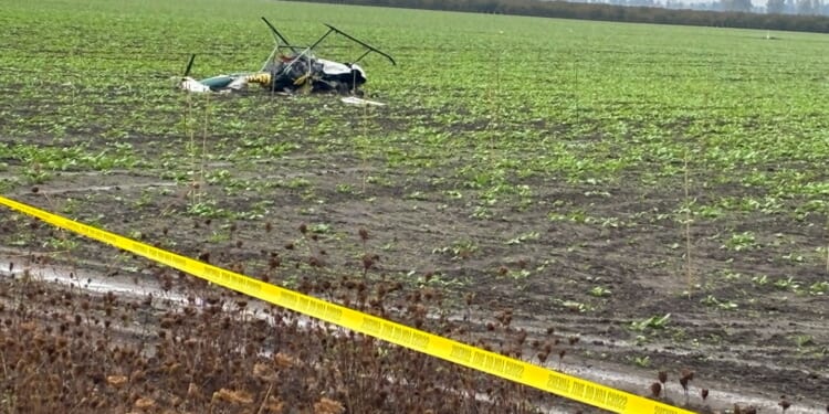 3 killed after 2 helicopters collide in Oregon