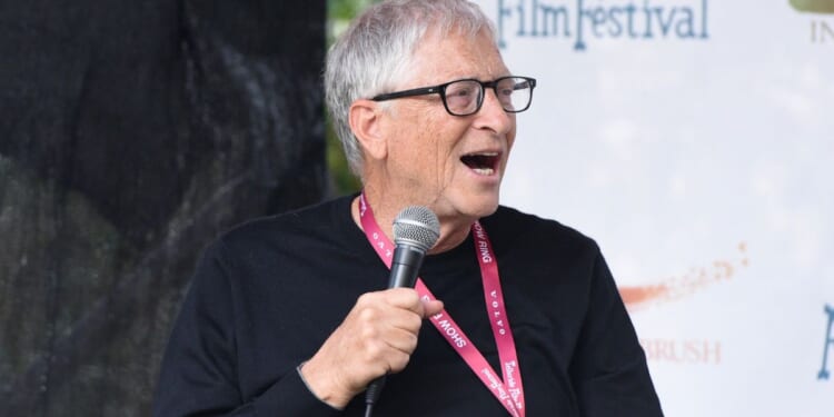 Bill Gates Claims Artifical Intelligence Will Force Some to Choose an 'Amish' Lifestyle
