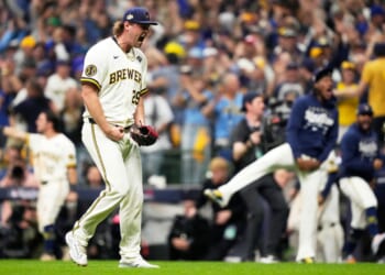 Brewers withstand Rays' comeback attempt to win Game 1 of World Series