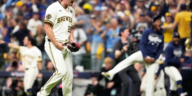 Brewers withstand Rays' comeback attempt to win Game 1 of World Series