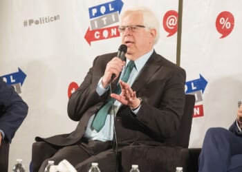 Dennis Prager returns to stage, delivers hourlong talk nearly two years after paralyzing fall