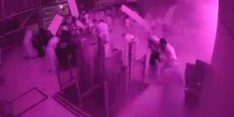 Flights back on at main Saudi airport after closure