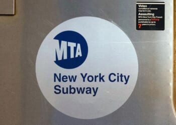Man fatally shot inside Midtown Manhattan subway station; no arrests made