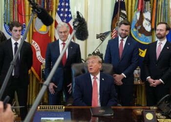Trump offers bounty for Americans who spot fraud