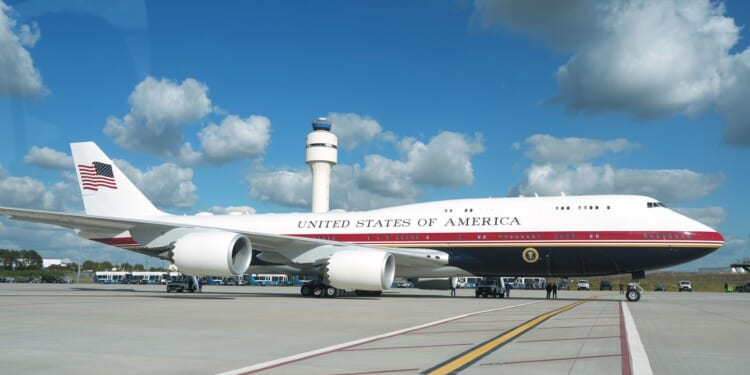 WATCH: Presidential plane does flyover of White House for Halloween